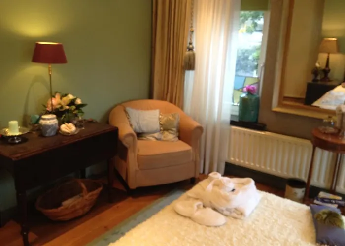 Lux Bed & Breakfast 4*