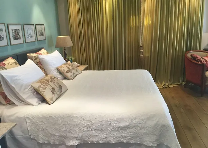 Lux Bed & Breakfast 4*