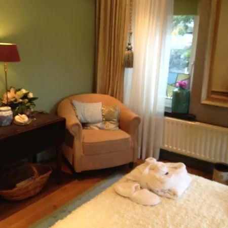 Lux Bed & Breakfast 4*