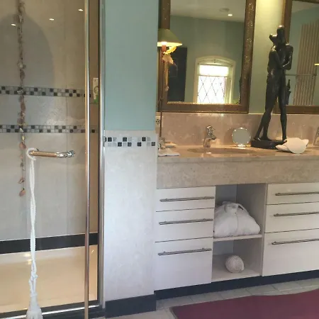 Lux Bed & Breakfast 4*