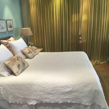 Lux Bed & Breakfast 4*